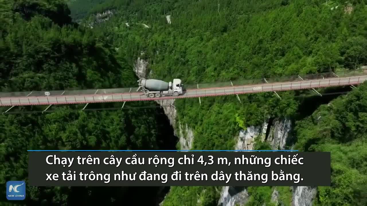 Cây cầu treo bằng xây xích Trung Quốc 
