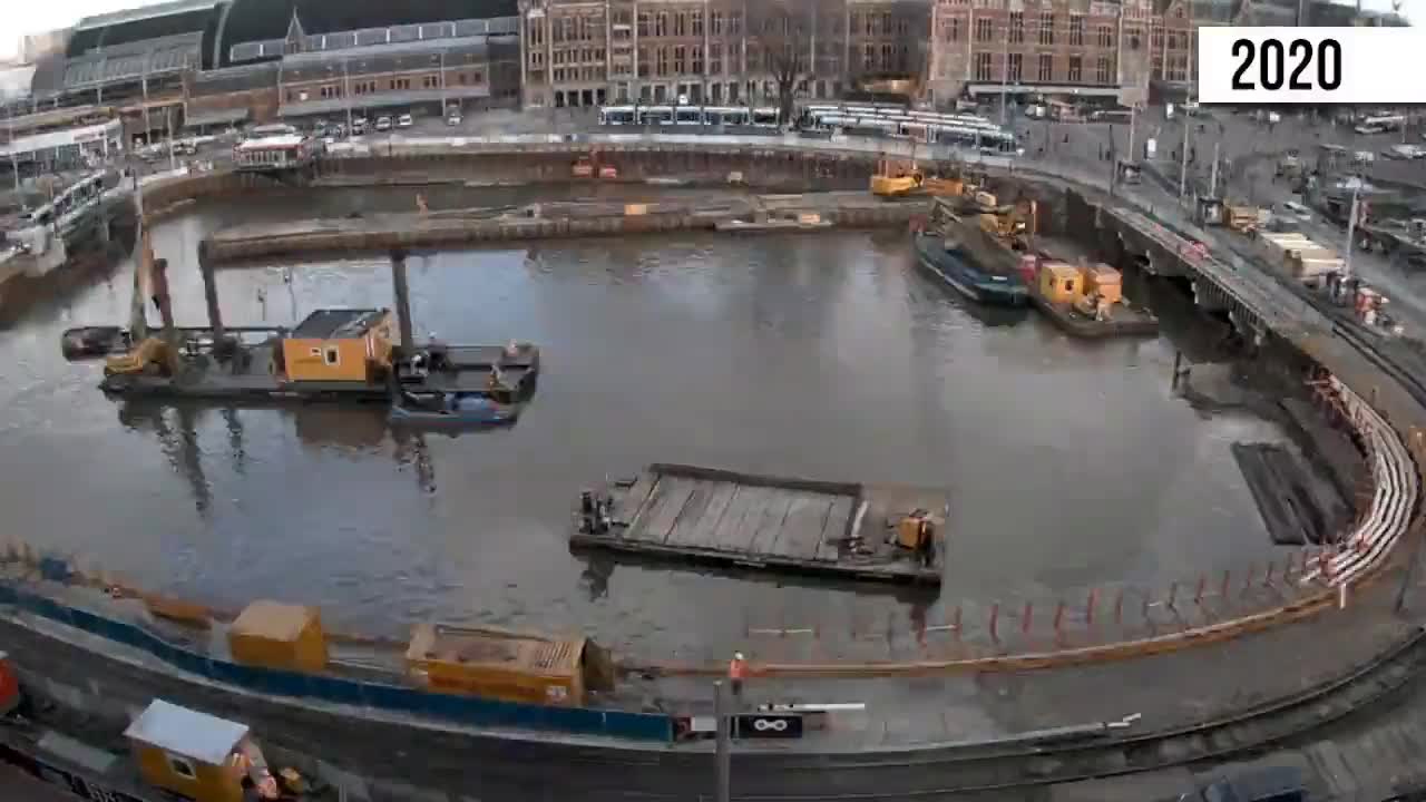 Quá trình xây dựng gara xe đạp dưới nước ở Amsterdam
