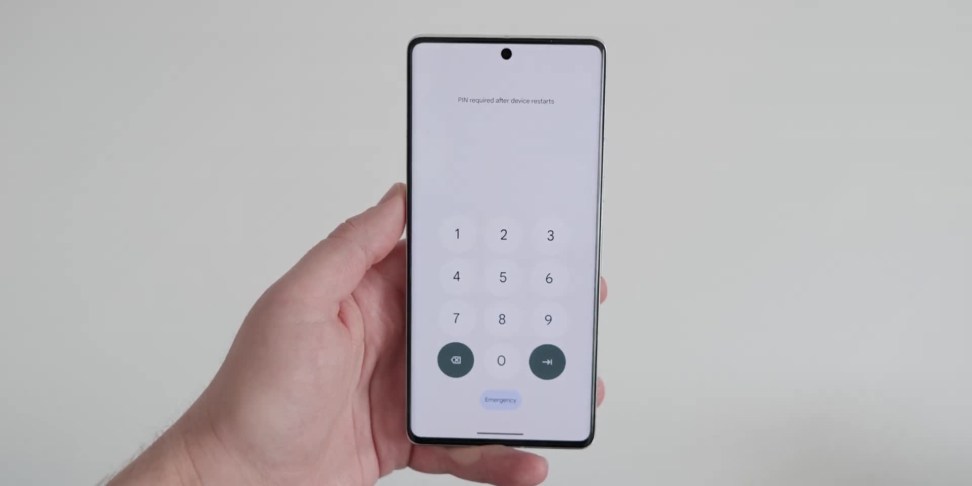 Video thử nghiệm cho thấy Pixel 7 Pro khởi động lại ngay khi bật video YouTube