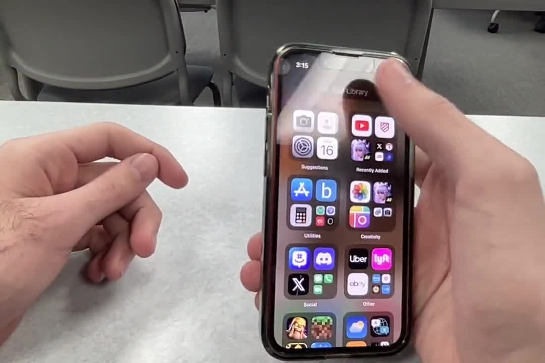 Lỗi lạ trên iOS 17 khiến iPhone bị đứng màn hình
