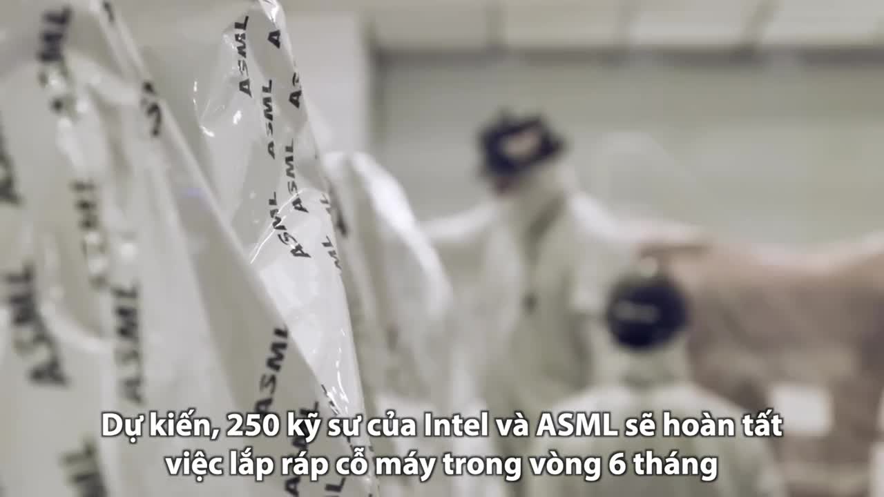 'Đập hộp' cỗ máy sản xuất chip đắt và hiện đại nhất thế giới