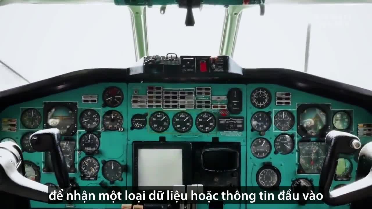 Phi công làm gì khi máy bay dùng hệ thống lái tự động