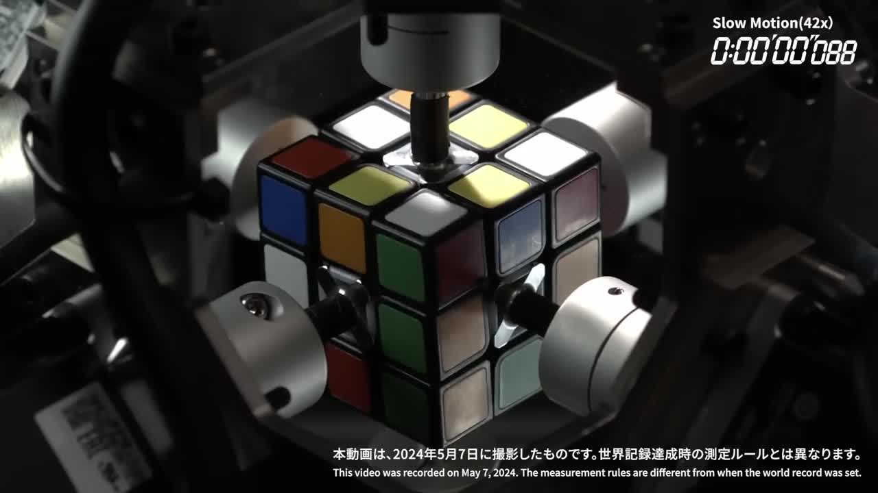 Robot xoay khối rubik