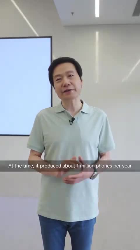 Ông Lei Jun giới thiệu nhà máy thông minh của Xiaomi